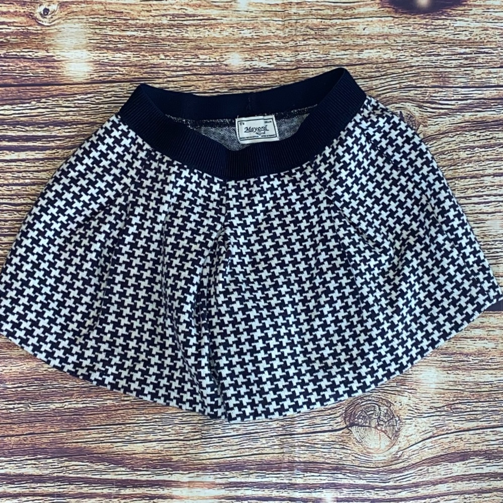 Mayoral girls navy & white skort. Size 6. EUC.